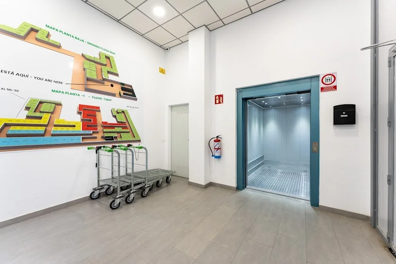 Trasteros Plus La Princesa - Alquiler de Trasteros Málaga en C. Río Gargáligas, 2, Carretera de Cádiz, 29002 Málaga, España - Imagen 2