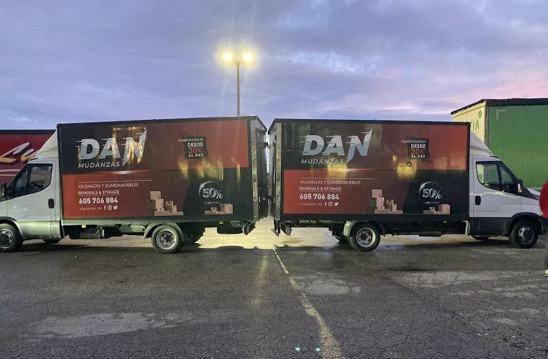 Trasteros en Málaga - Dan en C. de Alfredo Corrochano, n° 135, Cruz de Humilladero, 29006 Málaga, España - Imagen 2